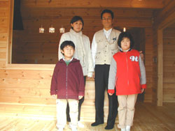 高原都市開発でご購入された三浦様とログハウス