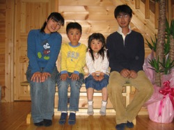 大塚さんご一家ログハウス2