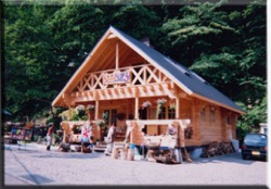 高原都市開発でご購入された石亀さんとログハウス2